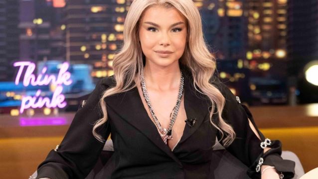 Modern Cinderella: &quot;Έχω για πρότυπο τη μαμά μου, που με μεγάλωσε μόνη της... Πήρε το πτυχίο της με εμένα αγκαλιά&quot;