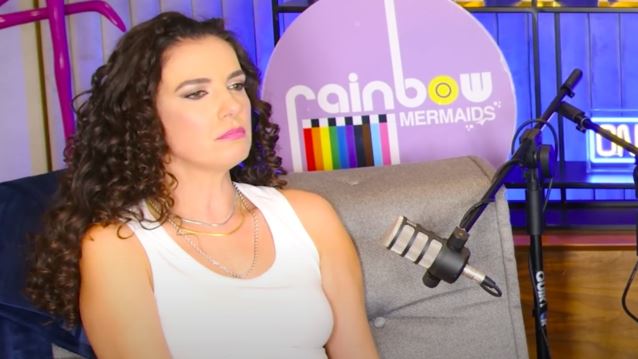 Φωτεινή Δάρρα: "Η παιδική μου ηλικία δεν ήταν εύκολη... Περνούσε πολύς καιρός για να δω τον μπαμπά μου, πολλοί μήνες"