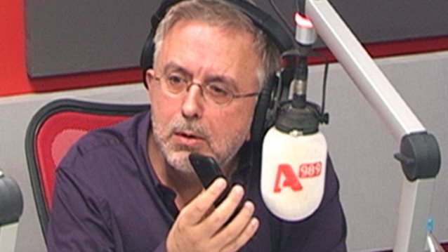 Δήμος Βερύκιος: Τα αιχμηρά σχόλια για τα «ισχυρά» συμβόλαια &amp; παρουσιάστριες στη «δύση» τους