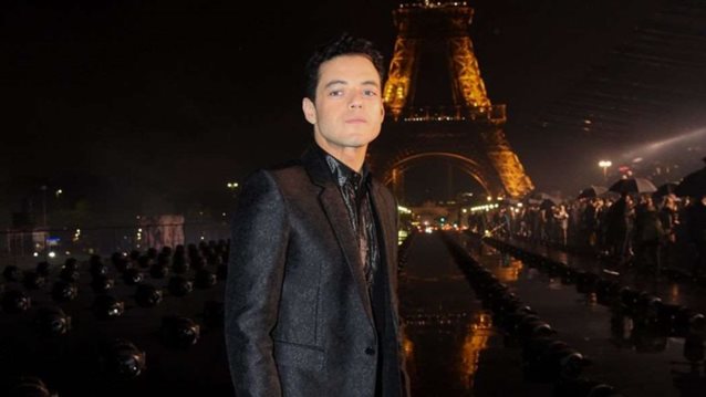 Rami Malek: Ο Yves Saint Laurent θα χειροκροτούσε το total black look του
