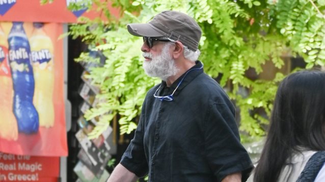 Ο Πέτρος Φιλιππίδης σε σπάνια δημόσια εμφάνιση μετά την πυρκαγιά