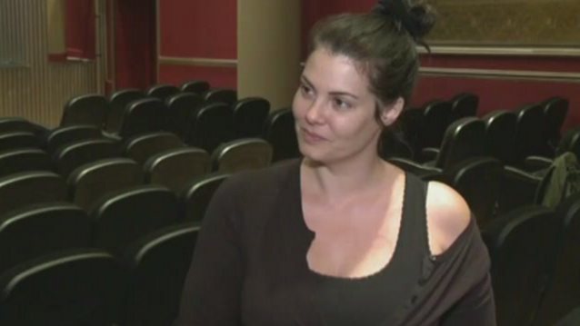 Μαρία Κορινθίου: «Κοιτάζω τον εαυτό μου στον καθρέφτη και του μιλάω»