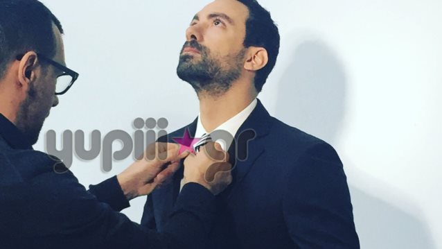 Σάκης Τανιμανίδης
: Βρεθήκαμε στη νέα του φωτογράφιση: Δείτε backstage στιγμιότυπα!