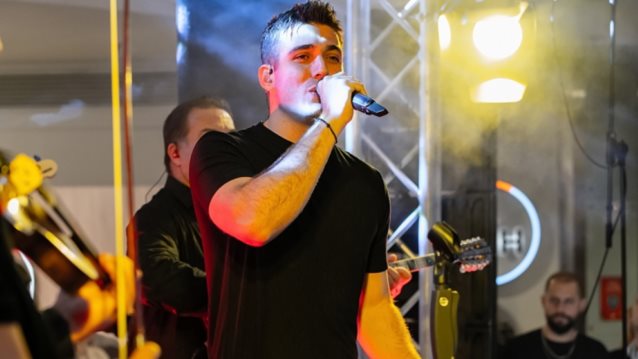 Live Stage στο Athens Metro Mall με τον Λάμψη 92,3 και τον Γιωργο Κακοσαιο