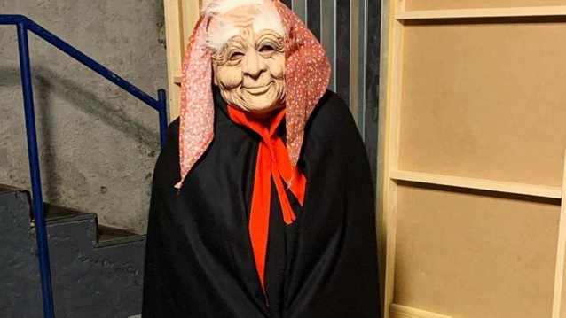 Guess Who?

: Ποια ήταν η τρομακτική guest star που αναστάτωσε on air τον Νίκο Μουτσινά;