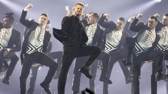 Ο Alessandro Cattelan είναι παράδειγμα προς μίμηση για τους Έλληνες παρουσιαστές