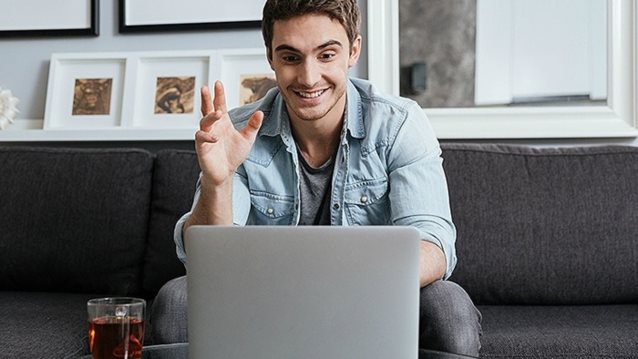 There Is A Camera But Don&#39;t You Worry: Μπορούν να σε παρακολουθούν από την κάμερα του laptop ή του κινητού σου;