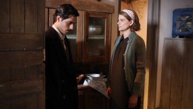 Άγριες Μέλισσες
: Νέες εξελίξεις! Το μυστικό της Δρόσως αποκαλύπτεται &amp; η πρόταση του Ιορδάνη που θα δώσει το τελειωτικό χτύπημα στη σχέση των τριών αδελφών…