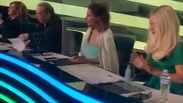 J2US: Πρωτοφανή μέτρα προστασίας στο πρώτο γύρισμα! Θερμομετρήσεις, πλέξιγκλας &amp; μάσκες παντού