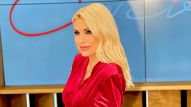 Ελένη Μενεγάκη | Φόρεσε το αξεσουάρ που δεν φεύγει ποτέ από τις τάσεις και είναι απαραίτητο για την άνοιξη