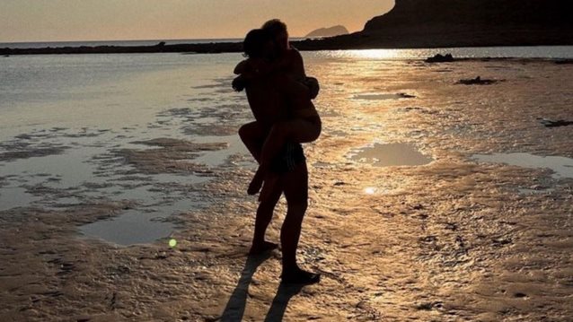 Πάνος Βλάχος &amp; Νατάσα Εξηνταβελώνη full in love! Οι αναρτήσεις που τους &quot;πρόδωσαν&quot;