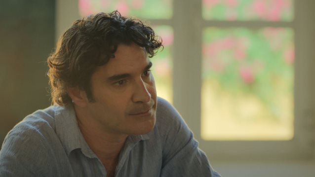 "Ο Χριστόφορος Παπακαλιάτης έχει δημιουργήσει μια μανιέρα με ομόφυλα φιλιά και παραβατικούς έρωτες"