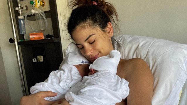 Χριστίνα Μπόμπα | Αποκαλύπτει πόσα κιλά έχασε 12 ημέρες μετά τη γέννηση των διδύμων