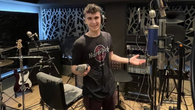 Eurovision 2023 | Ο Βίκτωρας Βερνίκος στο στούντιο για τις τελευταίες λεπτομέρειες του "What they say"