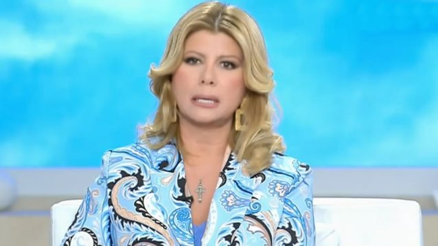 Φανερά εκνευρισμένη η Ζήνα Κουτσελίνη: &quot;Αυτοί που σας καθοδηγούν, σας καθοδηγούν λάθος. Στο παιχνίδι σας δεν παίζω&quot;