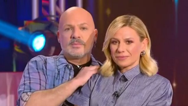 Νίκος Μουτσινάς σε Κατερίνα Καραβάτου: &quot;Γνωρίζω τον οχετό που έχεις δίπλα σου στην εκπομπή. Πες στην Ηλιάκη ότι δεν θα την πάρω τηλέφωνο. Μην περιμένει άδικα την κλήση μου&quot;