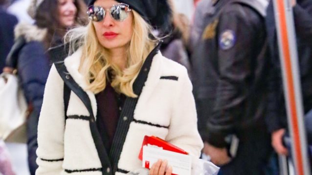 Ελένη Μενεγάκη : Στο αεροδρόμιο με τον Μάκη Παντζόπουλο και τις κόρες της: Φωτογραφίες