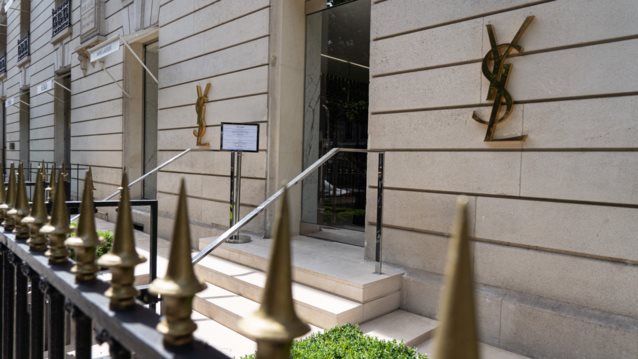 Saint Laurent: Αγορασε απο συλλεκτη 4.000 vintage κομματια YSL