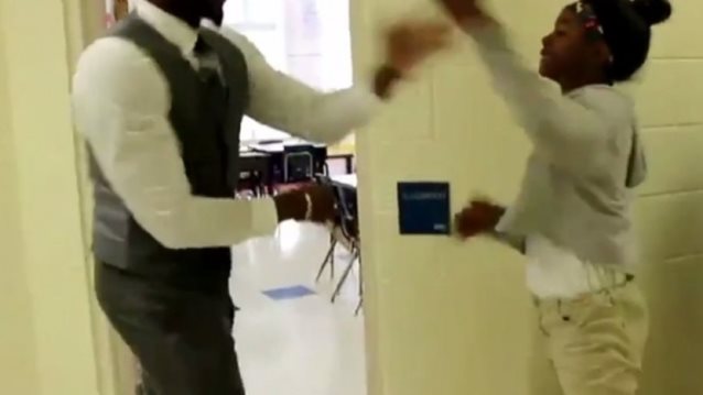 Ο πιο cool δάσκαλος στον κόσμο!: Για χάρη του θα επέστρεφες στα θρανία
