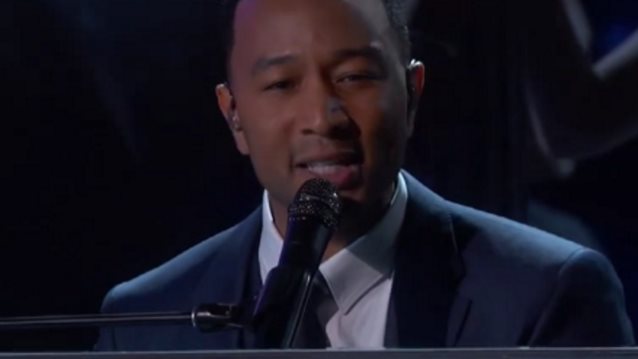 John Legend: Η εμφάνιση στη σκηνή των Βραβείων Oscar: Δείτε τον να τραγουδά τα (υποψήφια για Oscar) hits του &quot;La La Land&quot;