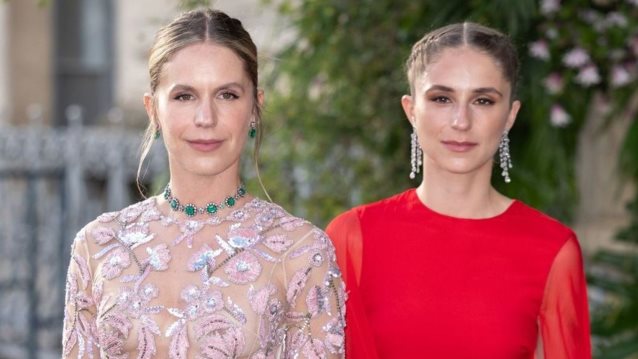 Ευγενία &amp; Ηλέκτρα Νιάρχου | Η εντυπωσιακή εμφάνιση σε gala στο Παρίσι με τη σύντροφο του αδερφού τους