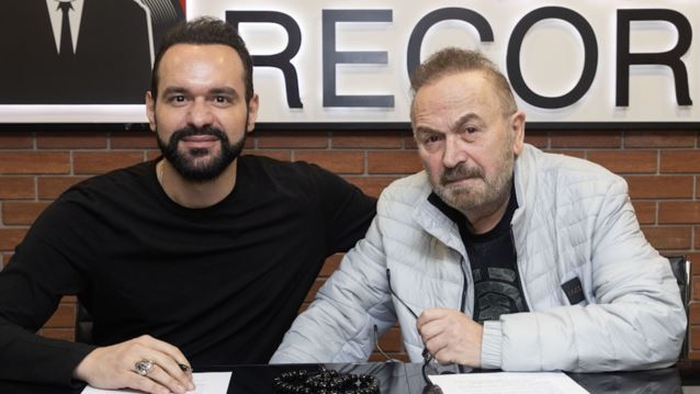 Ο Σταμάτης Γονίδης υπογράφει με την Panik Records