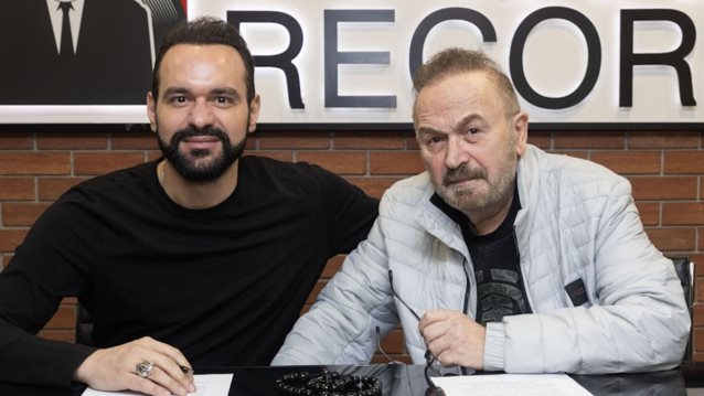 Ο Σταμάτης Γονίδης υπογράφει με την Panik Records