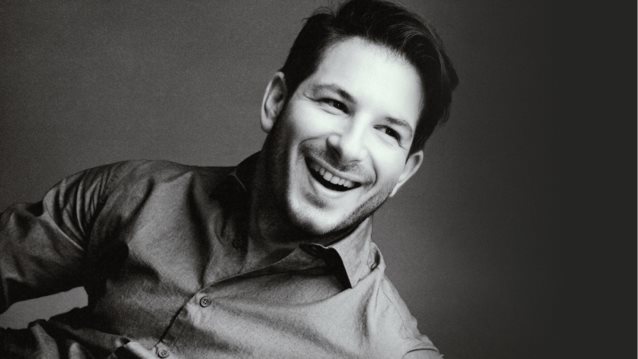 Ο Γιώργος Περρής  στον Κήπο του Μεγάρου