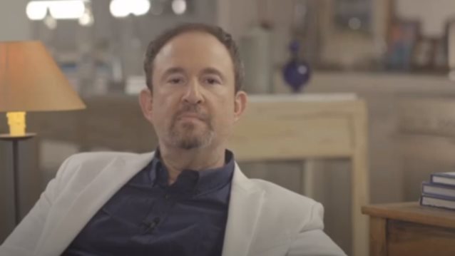 O Γιάννης Παπαμιχαήλ σε μια σπάνια δημόσια εμφάνιση – Δείτε την αλλαγή στην εμφάνισή του