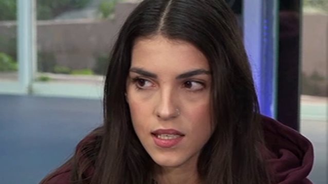 Άννα Μαρία Βέλλη: Η επίθεση στον ΣΚΑΪ: «Ξέρουμε ποιος έχει στην πραγματικότητα τον ΣΚΑΪ, αποφασίζει, διατάζει και βάζει τα δικά του προγράμματα γιατί έχει τα λεφτά»