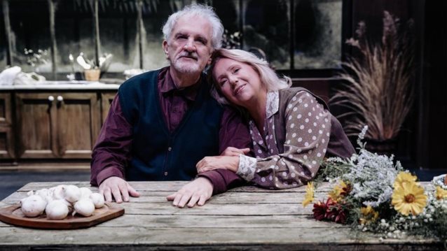 Το Ίδρυμα Μιχάλης Κακογιάννης υποδέχεται την παράσταση &quot;ΠΡΙΝ ΑΝΟΙΞΟΥΜΕ ΦΤΕΡΑ&quot; σε σκηνοθεσία Άννας Μαρίας Παπαχαραλάμπους