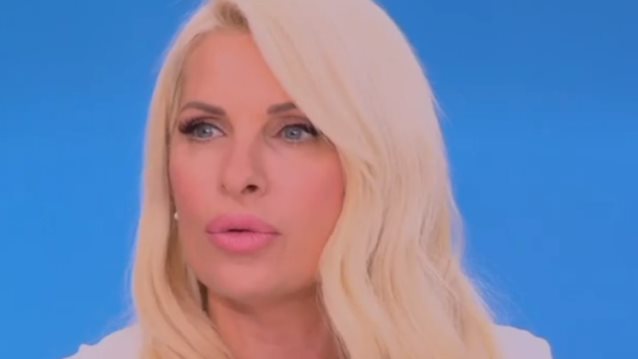 Το εξώφυλλο που που ξύπνησε αναμνήσεις στην Ελένη Μενεγάκη: &quot;Πόσα χρόνια με πάει πίσω...&quot;