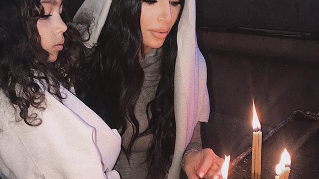 Kim Kardashian
: H tv star και τα παιδιά της βαφτίστηκαν στην Αρμενία
