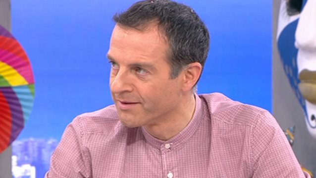 Άρης Καβατζίκης: «Τα τσουτσέκια της ελληνικής μόδας ανεβάζουν RIP στον Karl Lagerfeld»