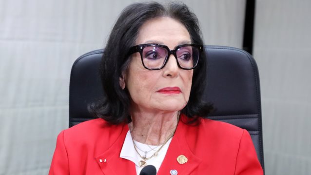 Η Νάνα Μούσχουρη ξεκαθαρίζει την πρόσφατη δήλωση: &quot;Δεν είμαι άρρωστη, έχω ακόμα όνειρα&quot;