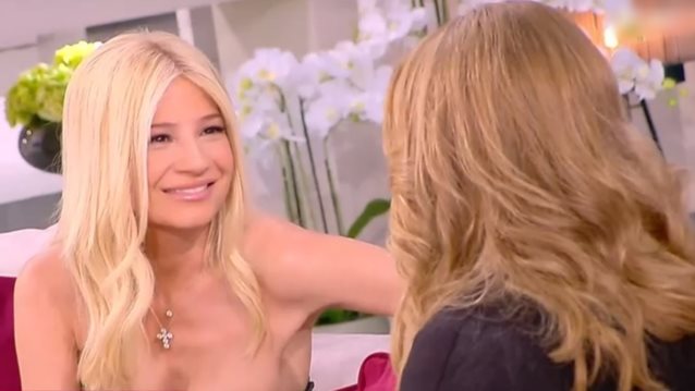 Δέσποινα Μοιραράκη σε Φαίη Σκορδά: "Στο εύχομαι και σε κοιτάω στα μάτια..."