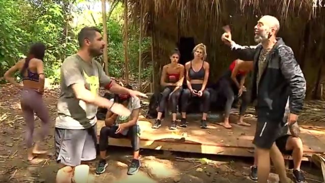 Survivor | Έξαλλος ο Λάμπρος Κωνσταντάρας με τον Βαλάντη: "Αν δεν σου αρέσει φύγε"
