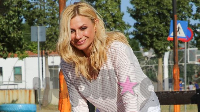 Κατερίνα Καραβάτου: Καθημερινές στιγμές με τα παιδιά της! Δείτε τα σπάνια στιγμιότυπα