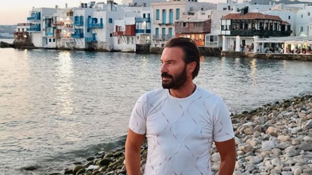 Ο Στράτος Τζώρτζογλου γιόρτασε τα γενέθλιά του! Δείτε την απολαυστική ατάκα πάνω στην τούρτα του