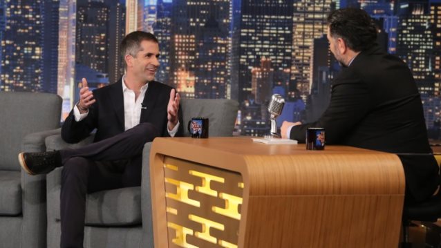 Κώστας Μπακογιάννης: Δηλώνει «καψούρης» με την Κοσιώνη, δεν σκέφτεται για άλλο παιδί και δεν ξέρει κανένα celebrity πέρα από μόνο μία! Ποια;