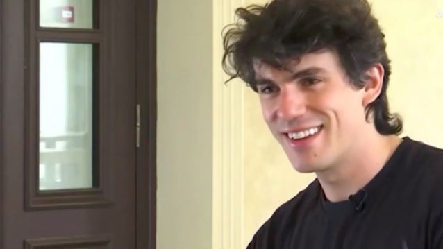 Δημήτρης Καπουράνης: "Δεν με προστατεύω πολύ συχνά, με προστάτευαν οι γονείς μου πολύ"