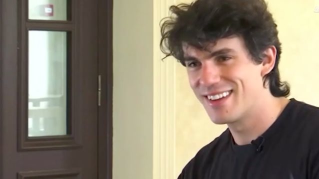 Δημήτρης Καπουράνης: "Δεν με προστατεύω πολύ συχνά, με προστάτευαν οι γονείς μου πολύ"