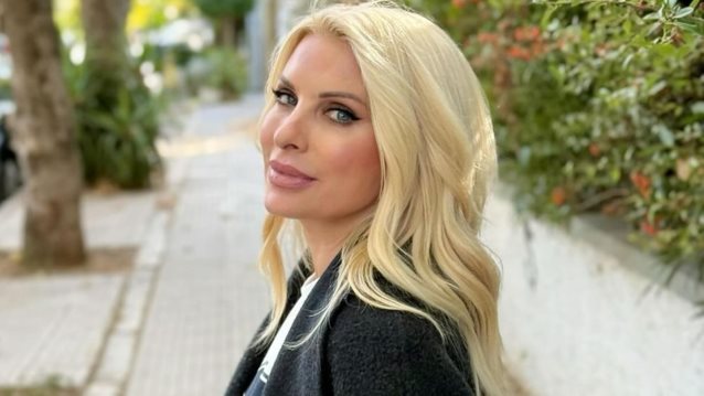 Η Ελένη Μενεγάκη τόλμησε ήδη το it χρώμα του 2025 στο μανικιούρ της