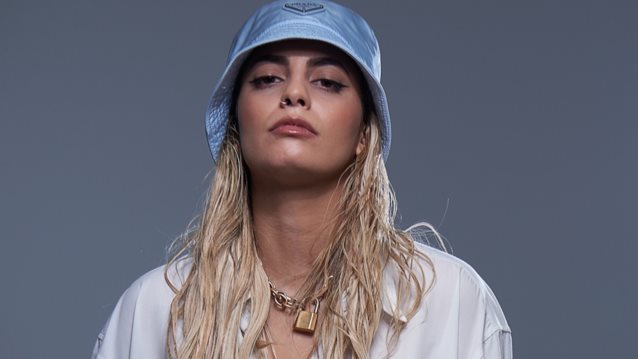 Daphne Lawrence: Στην οικογένεια της Minos EMI