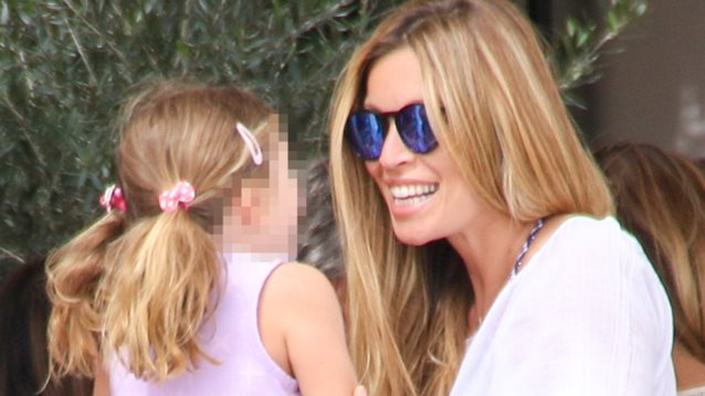 Μαριέττα Χρουσαλά: Στη Μύκονο με τον Λέοντα Πατίτσα &amp; τα παιδιά τους: Όλες οι φωτογραφίες