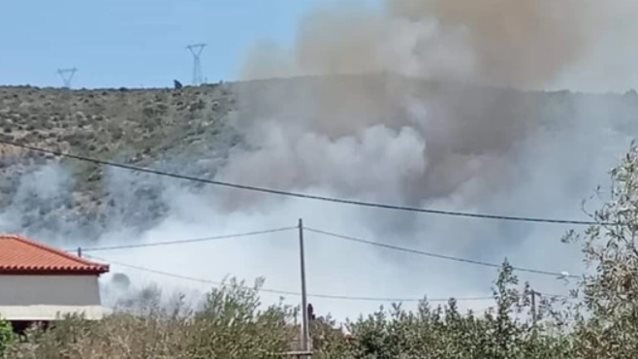 Φωτιά στη Βούλα: Σε ύφεση οι πύρινες γλώσσες - Αρχισαν οι ρίψεις από εναέρια μέσα - Πώς ξέσπασε η πυρκαγιά