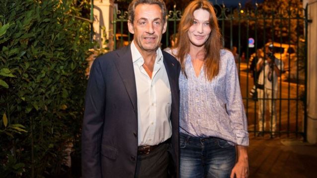 Η Carla Bruni στο πλευρό του συζύγου της, Nicolas Sarkozy μετά την καταδίκη του