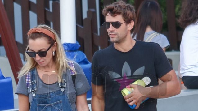 Αποστόλης Τότσικας &amp; Ρούλα Ρέβη: Σε απόλυτα #familygoals στιγμιότυπα! Δείτε τους με τα δίδυμα παιδιά τους