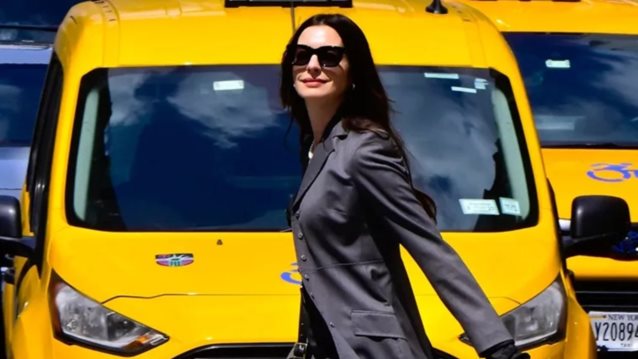 Όλες οι εμφανίσεις στο The Devil Wears Prada 2 μέχρι στιγμής και το κόσμημα των 22.000 ευρώ της Anne Hathaway