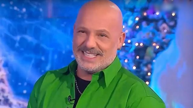 Καλό Μεσημεράκι | Επέστρεψε ο Νίκος Μουτσινάς: &quot;Θα μου πεις τι μιλάς κι εσύ ρε απόφοιτε λυκείου;&quot;